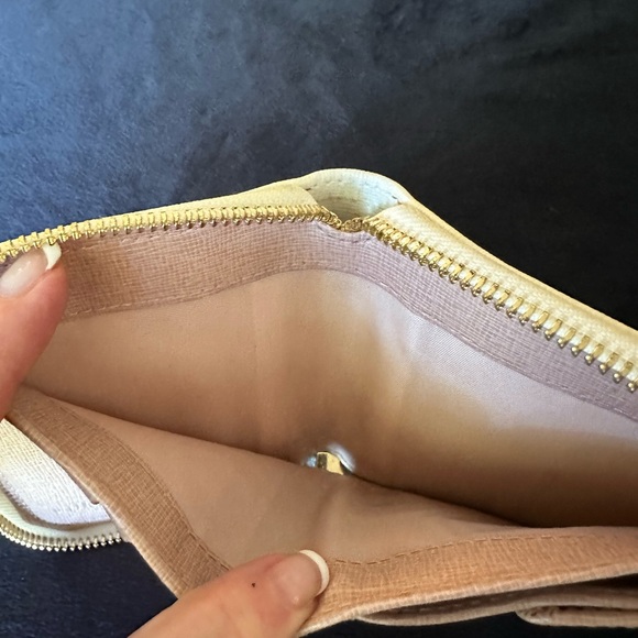 Furla Compact Ziparound Wallet in Cream. EUC. - Picture 6 of 9